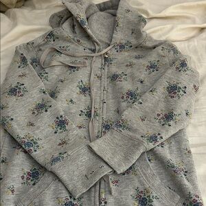 Tildon Gray Floral Cropped Hoodie